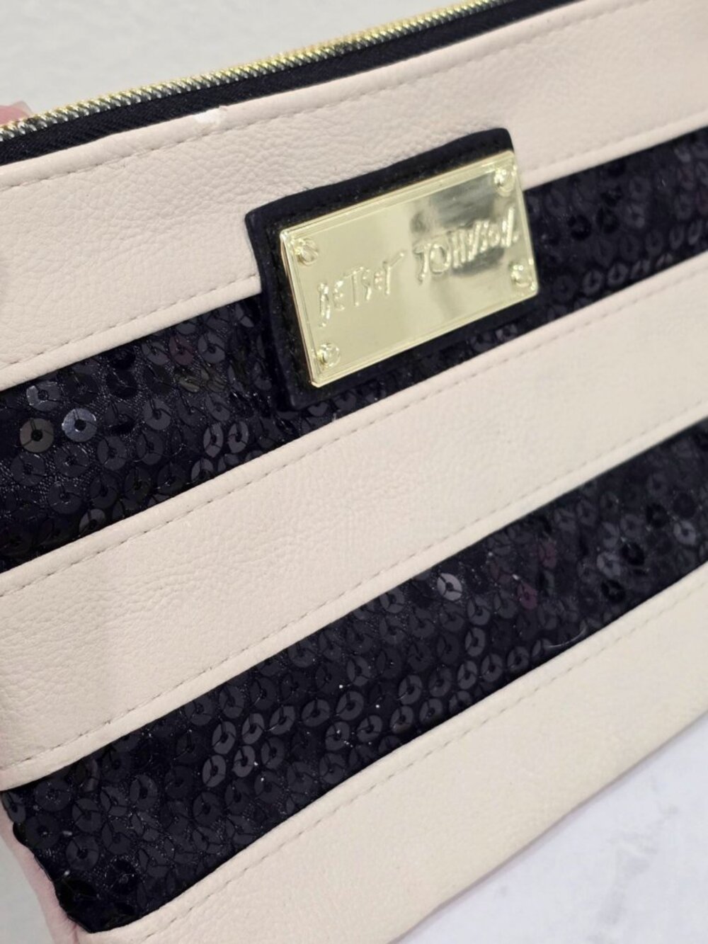 Betsey Johnson ✦ Black Sequin Wristlet Clutch ✦ Gold Plaque Rose Print Interior - Picture 4 of 8